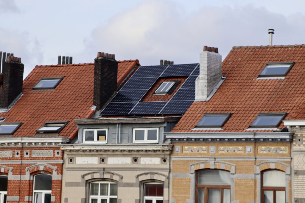 Solar Umrüstung: Warum jetzt der perfekte Zeitpunkt ist, um auf erneuerbare Energien zu setzen